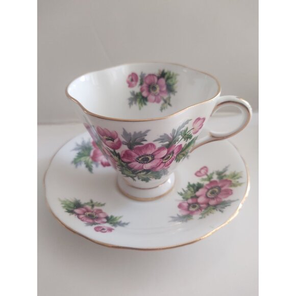 Vintage Royal Windsor Tea Cup & Saucer Set Pink Pansies Square shaped Cup - Picture 2 of 15